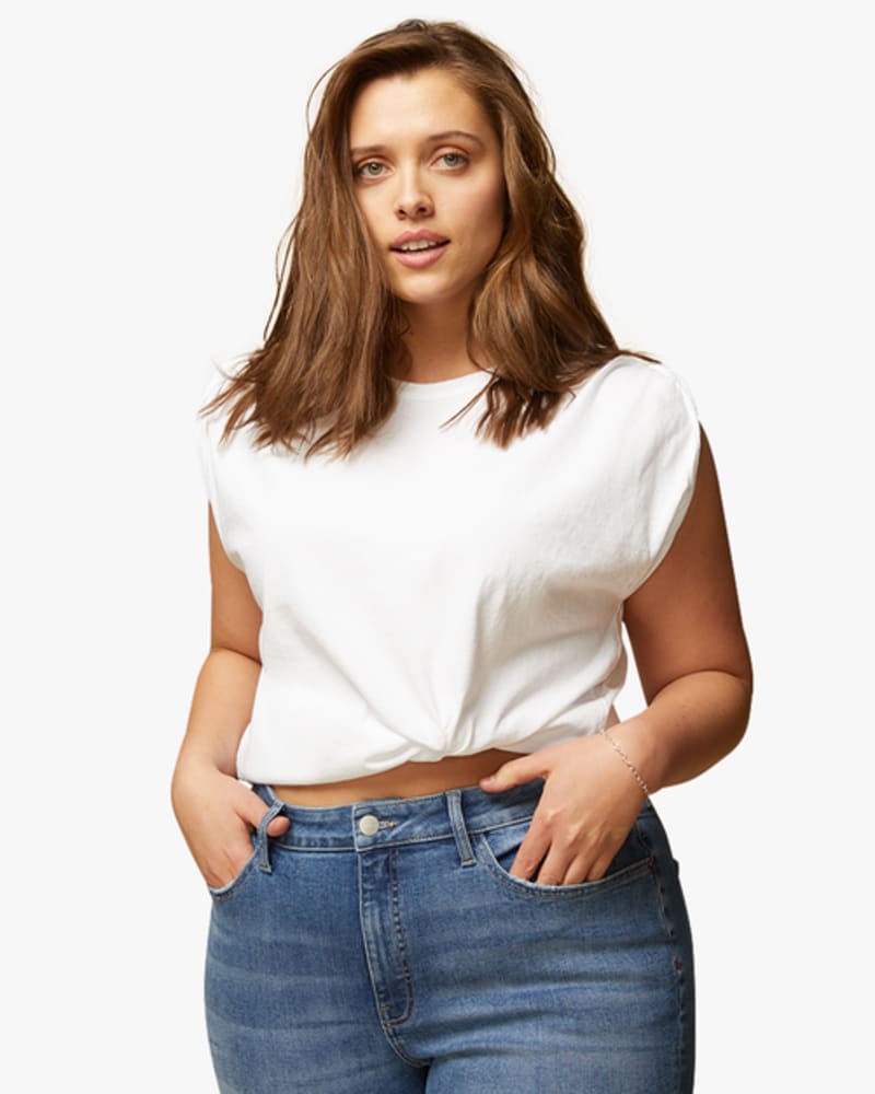 Side of a model wearing a size 14 Maybelle Cropped Skinny Jeans in IRIS by Warp + Weft. | dia_product_style_image_id:248965